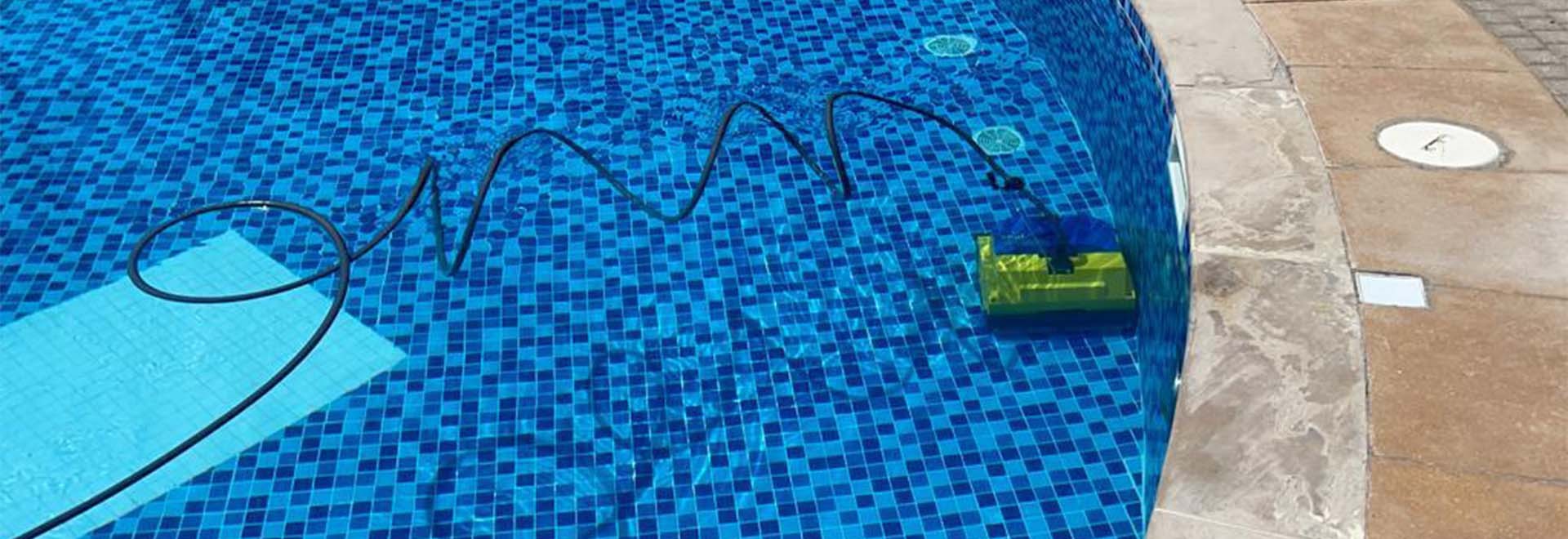 Pool Cleaning Robot Machines